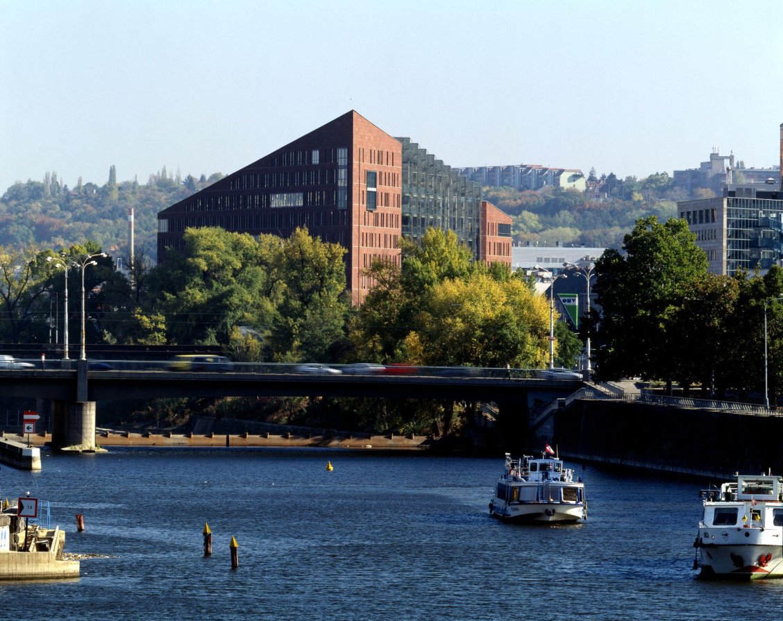 Danube House je pravděpodobně nejvýraznější budovou River City. | © H.G. Esch Danube House je pravděpodobně nejvýraznější budovou River City. | © H.G. Esch