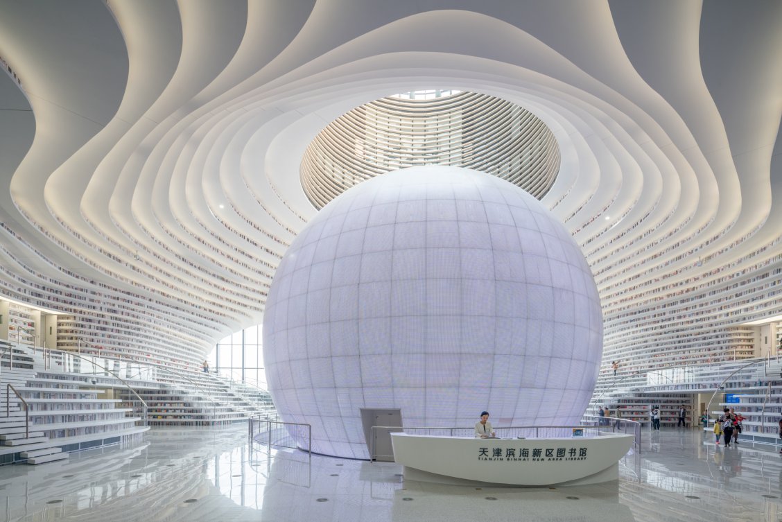Studio MVRDV je velmi aktivní i v kontinentální Číně. To sebou přináší otázky o spolupráci s nedemokratickým režimem. Zde knihovna ve městě Tianjin. Studio MVRDV je velmi aktivní i v kontinentální Číně. To sebou přináší otázky o spolupráci s nedemokratickým režimem. Zde knihovna ve městě Tianjin.