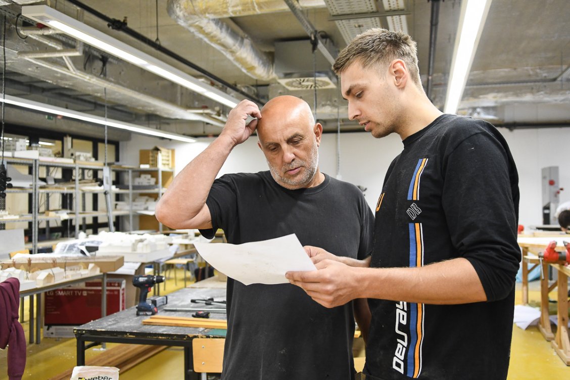 Vedoucí ateliéru Josef Mádr a autor návrhu Ondřej Brych | © Štěpán Tomš Vedoucí ateliéru Josef Mádr a autor návrhu Ondřej Brych | © Štěpán Tomš