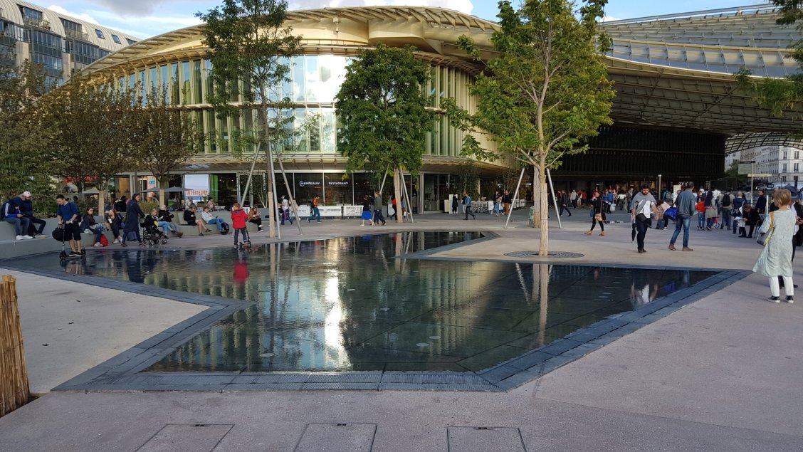 Halles Miroir D´Eau Halles Miroir D´Eau