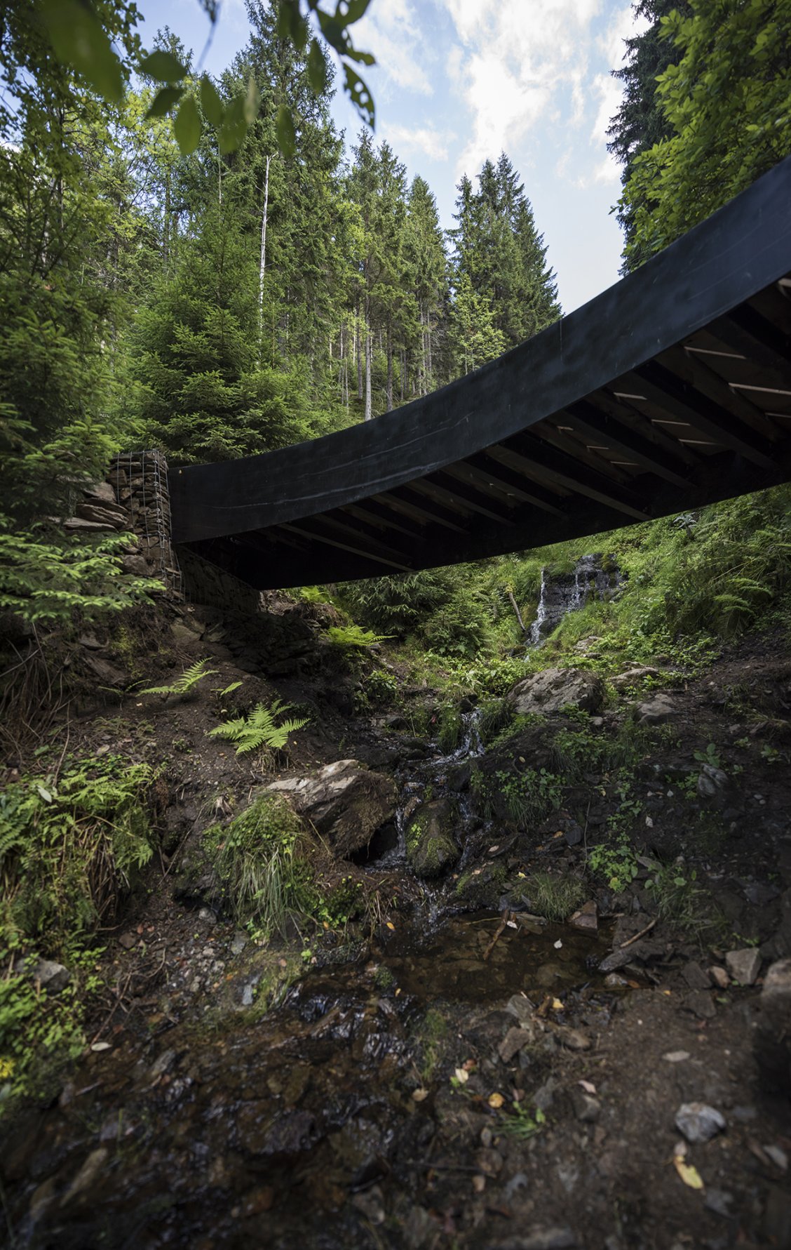 Lávka přes Černou strouhu, ateliér MáMA, foto Martin Čeněk Lávka přes Černou strouhu, ateliér MáMA, foto Martin Čeněk